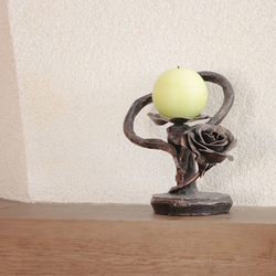 Schmiedeeiserner Leuchter – Romantik – romantischer, handgeschmiedeter Kerzenhalter mit Rose Schmiedeeiserner Leuchter – Romantik – romantischer, handgeschmiedeter Kerzenhalter mit Rose