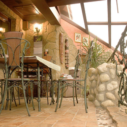 Rustikaler Esstisch mit Stühlen - luxuriöse handgeschmiedete Einrichtung Rustikaler Esstisch mit Stühlen - luxuriöse handgeschmiedete Einrichtung