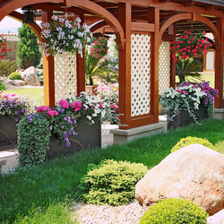 Exklusive geschmiedete Blumenampeln und -kästen im Gartenhäuschen – einzigartige Gartenblumentöpfe Exklusive geschmiedete Blumenampeln und -kästen im Gartenhäuschen – einzigartige Gartenblumentöpfe