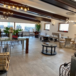 Ausstellungsraum  stilvolle Mbel, Leuchten, Kerzenleuchter, Kaminsets aus geschmiedetem Stahl und Edelstahl ...