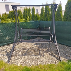 Feste geschmiedete Schaukel, für schwerere Lasten geeignet, gegen Korrosion behandelt, ohne Notwendigkeit der Lagerung im Winter Feste geschmiedete Schaukel, für schwerere Lasten geeignet, gegen Korrosion behandelt, ohne Notwendigkeit der Lagerung im Winter