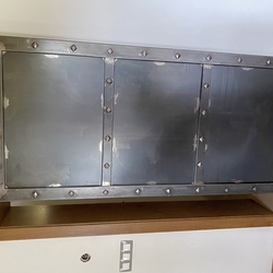 Hochwertige Schiebtür im historischen Stil – originelle geschmiedete Tür Hochwertige Schiebtür im historischen Stil – originelle geschmiedete Tür