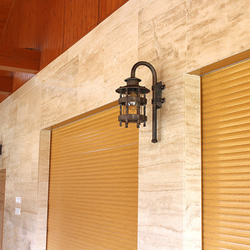 Außenseitenbeleuchtung eines Einfamilienhauses mit geschmiedeten Lampen HISTORISCH – stilvolle Lampen Außenseitenbeleuchtung eines Einfamilienhauses mit geschmiedeten Lampen HISTORISCH – stilvolle Lampen