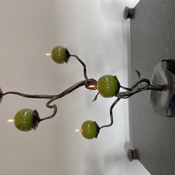 Romantischer handgeschmiedeter Kerzenhalter mit Röschen – originelles Geschenk für Geliebte Romantischer handgeschmiedeter Kerzenhalter mit Röschen – originelles Geschenk für Geliebte