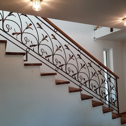 Schmiedegeländer für Treppen im Lilien-Muster - Innengeländer Schmiedegeländer für Treppen im Lilien-Muster - Innengeländer
