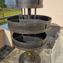 Handgeschmiedeter Blumentopfständer in Baumform für die Pfarrei Handgeschmiedeter Blumentopfständer in Baumform für die Pfarrei