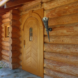 Beleuchtung des Saunaeingangs mit der stilvollen Leuchte Fackel Beleuchtung des Saunaeingangs mit der stilvollen Leuchte Fackel