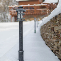 Handgeschmiedete Gartenstandleuchte – handgeschmiedete Außenleuchte als Beleuchtung der Zufahrtsstraße Handgeschmiedete Gartenstandleuchte – handgeschmiedete Außenleuchte als Beleuchtung der Zufahrtsstraße