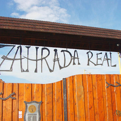 Geschmiedete Anschrift einer Gartenunternehmen 'ZÁHRADA REAL' Geschmiedete Anschrift einer Gartenunternehmen 'ZÁHRADA REAL'