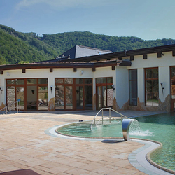 Geschmiedete Wellness-Beleuchtung – luxuriöse Leuchten, von Hand wie Fackeln geschmiedet und mit Glas kombiniert Geschmiedete Wellness-Beleuchtung – luxuriöse Leuchten, von Hand wie Fackeln geschmiedet und mit Glas kombiniert