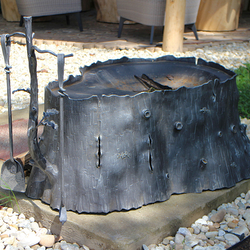 Handgeschmiedete Luxusfeuerstelle mit Kaminbesteck mit natürlichem Motiv Handgeschmiedete Luxusfeuerstelle mit Kaminbesteck mit natürlichem Motiv