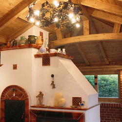 Handgeschmiedeter Luster mit dem Eichenmotiv im Gartenhäschuen Handgeschmiedeter Luster mit dem Eichenmotiv im Gartenhäschuen