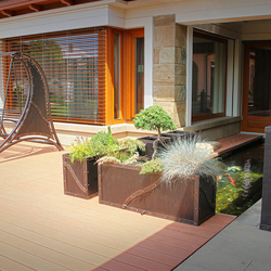 Einzigartige geschmiedete Blumentöpfe und geschmiedetes Gartenzubehör Einzigartige geschmiedete Blumentöpfe und geschmiedetes Gartenzubehör