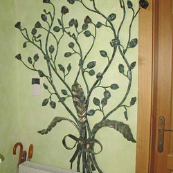 Kunstgeschmiedete Aufhängerwand in Form eines Rosenstraußes - exklusives Möbel Kunstgeschmiedete Aufhängerwand in Form eines Rosenstraußes - exklusives Möbel