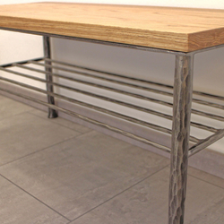 Hochwertiger geschmiedeter Schuhkasten, mit Eichholz kombiniert – Möbel für den Eingangsflur, die Halle… Hochwertiger geschmiedeter Schuhkasten, mit Eichholz kombiniert – Möbel für den Eingangsflur, die Halle…