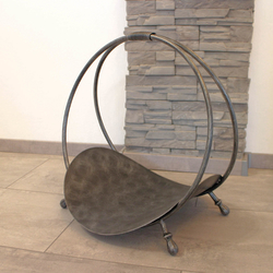 Hochwertige schmiedeeiserne Kaminholztrage – runde Holztrage mit Patina Silber Hochwertige schmiedeeiserne Kaminholztrage – runde Holztrage mit Patina Silber