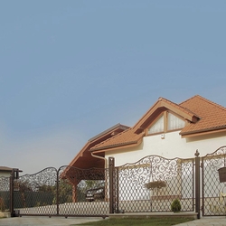 Schmiedeeisernes Tor – Hauch von Renaissance – Tor in historischem Stil Schmiedeeisernes Tor – Hauch von Renaissance – Tor in historischem Stil