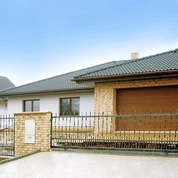 Schmiedeeisernes Tor im zeitlosen Stil „CRAZY“ – außergewöhnliches, von Hand geschmiedetes Tor Schmiedeeisernes Tor im zeitlosen Stil „CRAZY“ – außergewöhnliches, von Hand geschmiedetes Tor