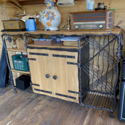 Hochwertige geschmiedete Kommode mit Eichholz – Designmöbel Hochwertige geschmiedete Kommode mit Eichholz – Designmöbel