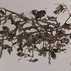 Majestätischer Luxuskronleuchter EICHE - ein Hauch von Wald für Innenräume, gefertigt im Atelier für Schmiedekunst UKOVMI Majestätischer Luxuskronleuchter EICHE - ein Hauch von Wald für Innenräume, gefertigt im Atelier für Schmiedekunst UKOVMI