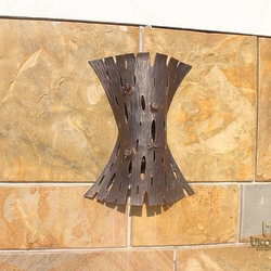 Schmiedeeiserner Lampenschirm – Außenlampe – exklusive Lampe mit dem Naturmotiv einer Baumrinde Schmiedeeiserner Lampenschirm – Außenlampe – exklusive Lampe mit dem Naturmotiv einer Baumrinde