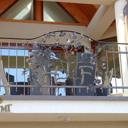 Geländer am Einfamilienhaus – Wappen Geländer am Einfamilienhaus – Wappen