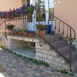 Schmiedeeisernes Geländer mit Kugelelementen Schmiedeeisernes Geländer mit Kugelelementen