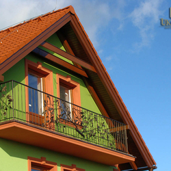 Schmiedeeisernes Geländer mit Eichenast-Motiv Schmiedeeisernes Geländer mit Eichenast-Motiv