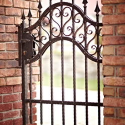 Geschmiedetes Pförtchen in der hochwertigen Ausführung hergestellt in UKOVMI Geschmiedetes Pförtchen in der hochwertigen Ausführung hergestellt in UKOVMI