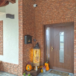 Schmiedebriefkasten und Hausnummer, hergestellt bei UKOVMI Schmiedebriefkasten und Hausnummer, hergestellt bei UKOVMI