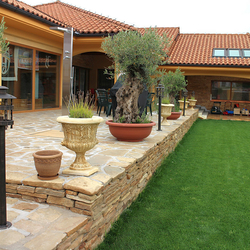 Gartenstehlampen HISTORISCH – Beleuchtung der Terrasse und des Gartens eines Familienhauses Gartenstehlampen HISTORISCH – Beleuchtung der Terrasse und des Gartens eines Familienhauses