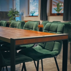 Tische in der Lounge auf der Ranch in Krá¾ova Lehota Tische in der Lounge auf der Ranch in Krá¾ova Lehota