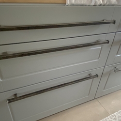 Hochwertige geschmiedete Griffe an Küchenschubladen – Design-Accessoires in die Küche Hochwertige geschmiedete Griffe an Küchenschubladen – Design-Accessoires in die Küche