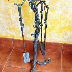 Kamingarnitur – Wurzeln – kunstvolles, handgeschmiedetes Kaminwerkzeug Kamingarnitur – Wurzeln – kunstvolles, handgeschmiedetes Kaminwerkzeug