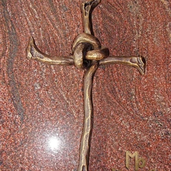 Handgeschmiedetes Kreuz mit kunstvollem Design Handgeschmiedetes Kreuz mit kunstvollem Design