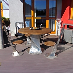 Modernes Sitzen auf der Terrasse – Luxusmöbel aus Edelstahl Modernes Sitzen auf der Terrasse – Luxusmöbel aus Edelstahl