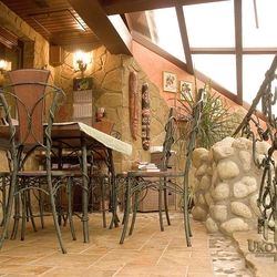 Schmiedeeiserner Esstisch mit Stühlen – so stilvoll kann man tafeln Schmiedeeiserner Esstisch mit Stühlen – so stilvoll kann man tafeln