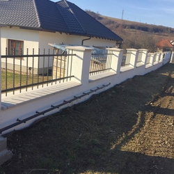 Hochwertiger geschmiedeter Zaun im einfachen Design – Tore und Zäune Hochwertiger geschmiedeter Zaun im einfachen Design – Tore und Zäune