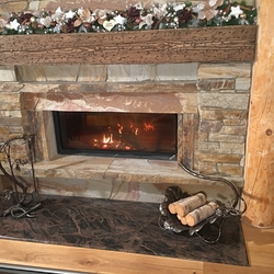 Kaminwerkzeuge und Holztragekorb in außergewöhnlichem Design - luxuriöse Kaminzubehör Kaminwerkzeuge und Holztragekorb in außergewöhnlichem Design - luxuriöse Kaminzubehör