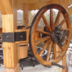 Schmiedeeiserner Brunnenbeschlag Schmiedeeiserner Brunnenbeschlag