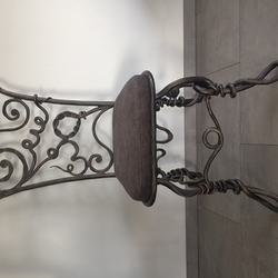 Handgeschmiedeter Designstuhl mit Polsterung - Luxusmöbel Handgeschmiedeter Designstuhl mit Polsterung - Luxusmöbel