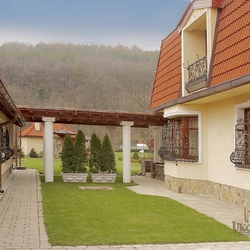 Dekoratives schmiedeeisernes Gitter Dekoratives schmiedeeisernes Gitter