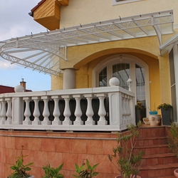 Überdachung der Terrasse in weißer Farbe – geschmiedetes Überdach von UKOVMI Überdachung der Terrasse in weißer Farbe – geschmiedetes Überdach von UKOVMI