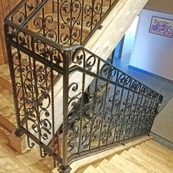 Blick auf das Innengeländer nach dem Umbau der Pension Blick auf das Innengeländer nach dem Umbau der Pension