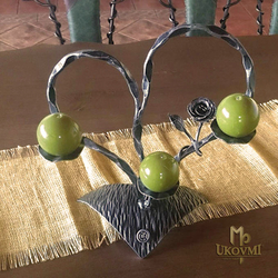 Romantischer Kerzenhalter in Form eines Herzens als Geschenk der Liebe Romantischer Kerzenhalter in Form eines Herzens als Geschenk der Liebe