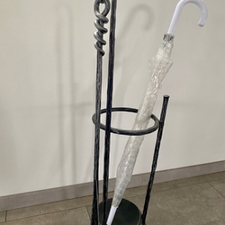 Stilvoller Stnder fr Regenschirme mit Schuhlffel  hochwertiges Wohnaccessoire hergestellt in der Slowakei