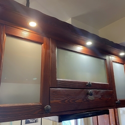 Runde Designgriffe an der Küchenzeile – hochwertige geschmiedete Griffe Runde Designgriffe an der Küchenzeile – hochwertige geschmiedete Griffe