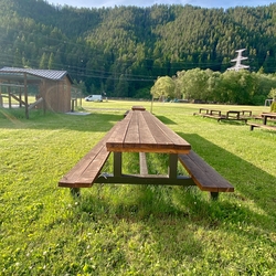 Gartentisch mit Bänken im Vintage-Stil Gartentisch mit Bänken im Vintage-Stil