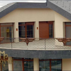 Geländer – Kombination von Schmiedeeisen und Kupfer Geländer – Kombination von Schmiedeeisen und Kupfer