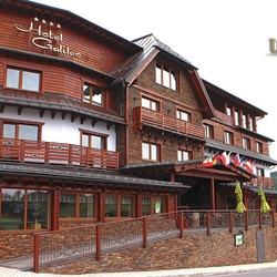 Eingangs- und Terrassengeländer – Hotel Galileo Eingangs- und Terrassengeländer – Hotel Galileo